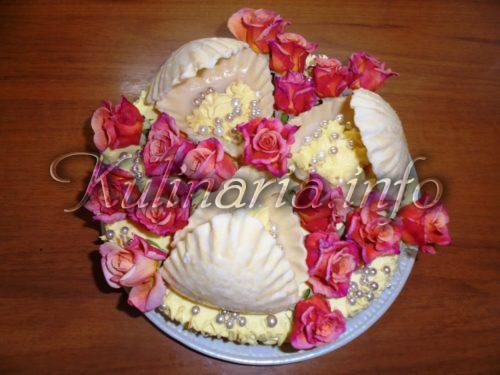 свадебный торт с живыми цветами
